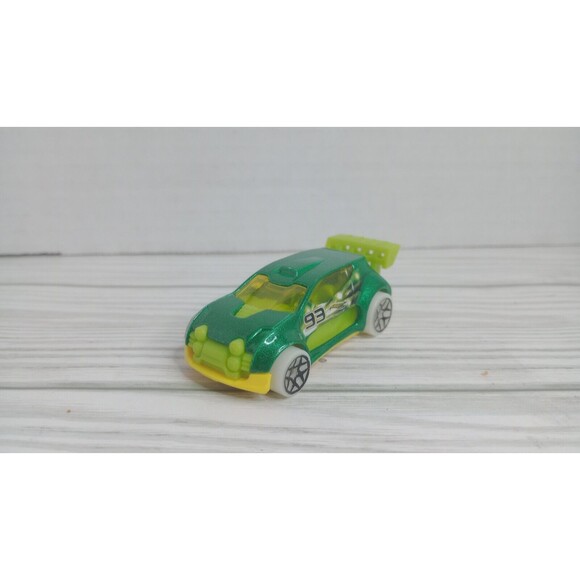 Hot Wheels 2017 HW Glow Wheels FAST 4WD on INTERNATIONAL SHORT CARD - Picture 1 of 7